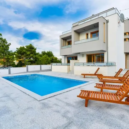 Megy - Id 2209 By Interhome