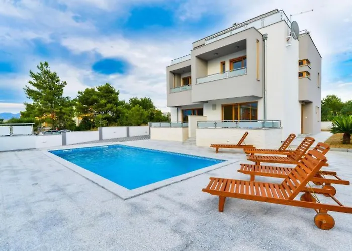 Megy - Id 2209 By Interhome